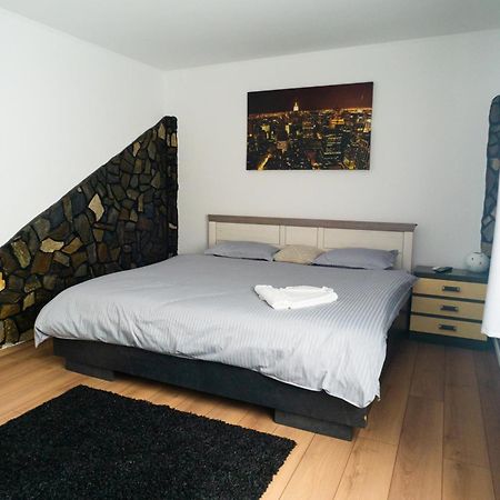 Apartament Dacul Hunedoara Exterior foto